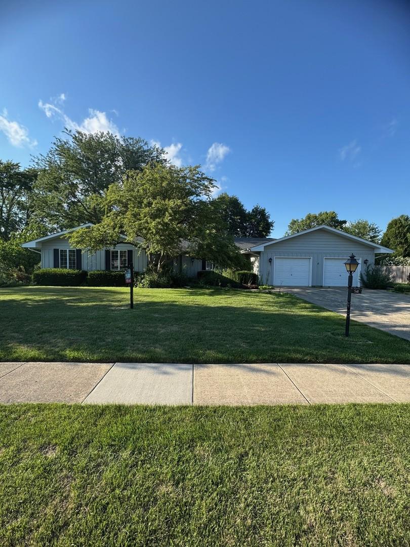 541 E Cloverlane Dr., Sycamore, IL 60178
