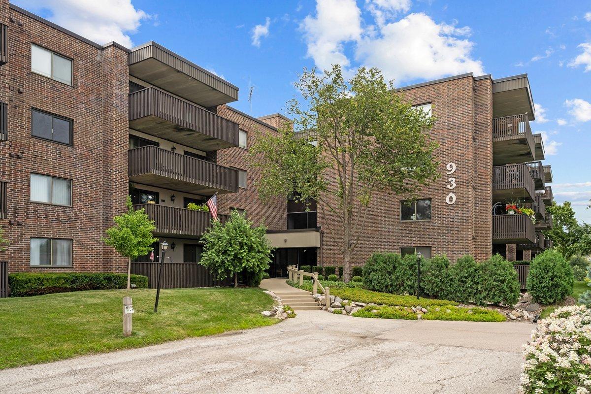 930 Taylor Dr. #310, Gurnee, IL 60031