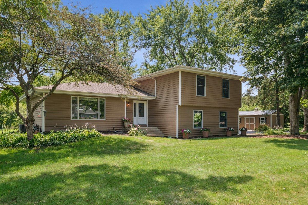 41W121 Foal Ln., Elburn, IL 60119