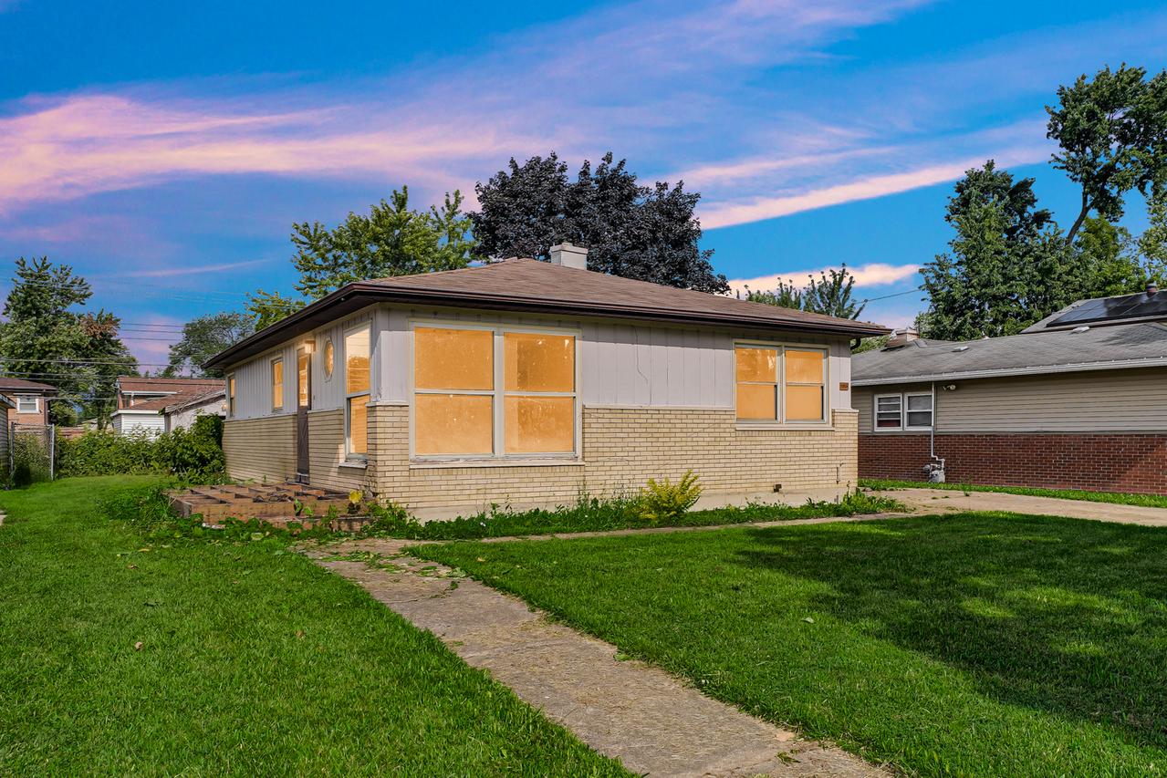15634 Woodlawn East Ave., South Holland, IL 60473