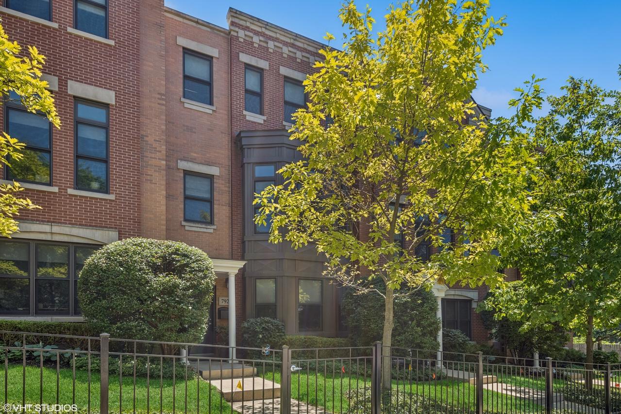 792 Laurel Ave., Highland Park, IL 60035