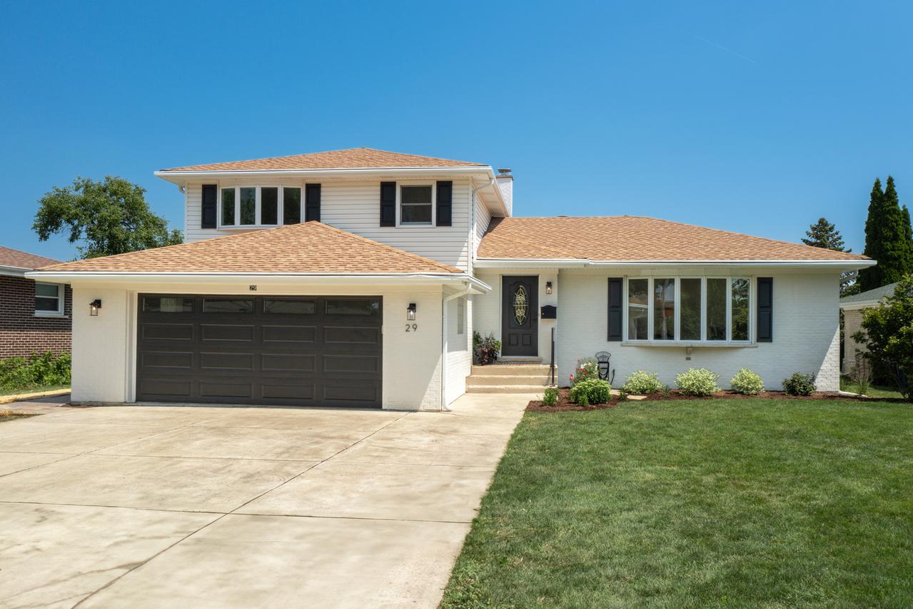 29 Grand Central Ln., Schaumburg, IL 60193
