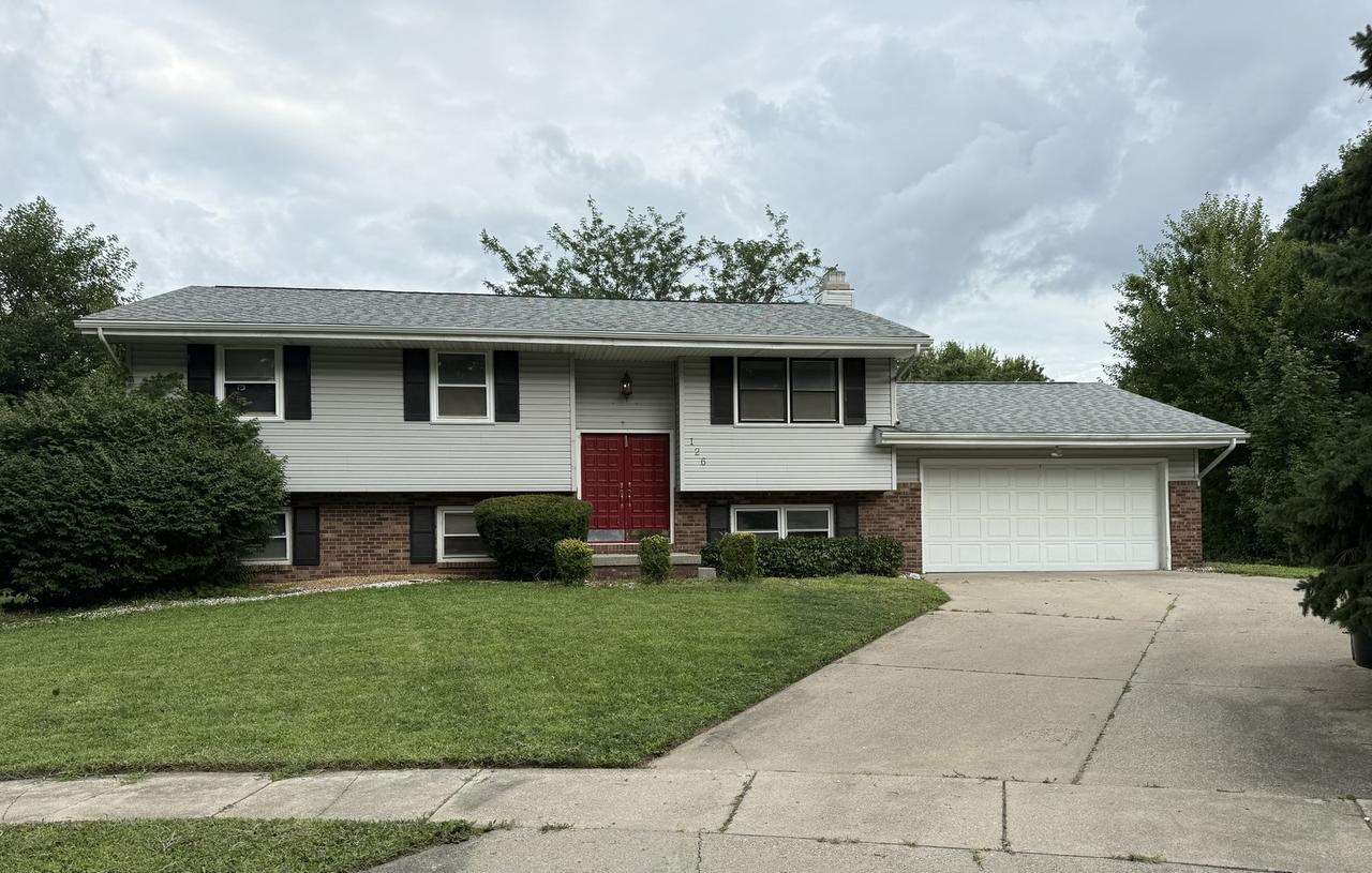 126 Ginger Creek Ct., Bloomington, IL 61704