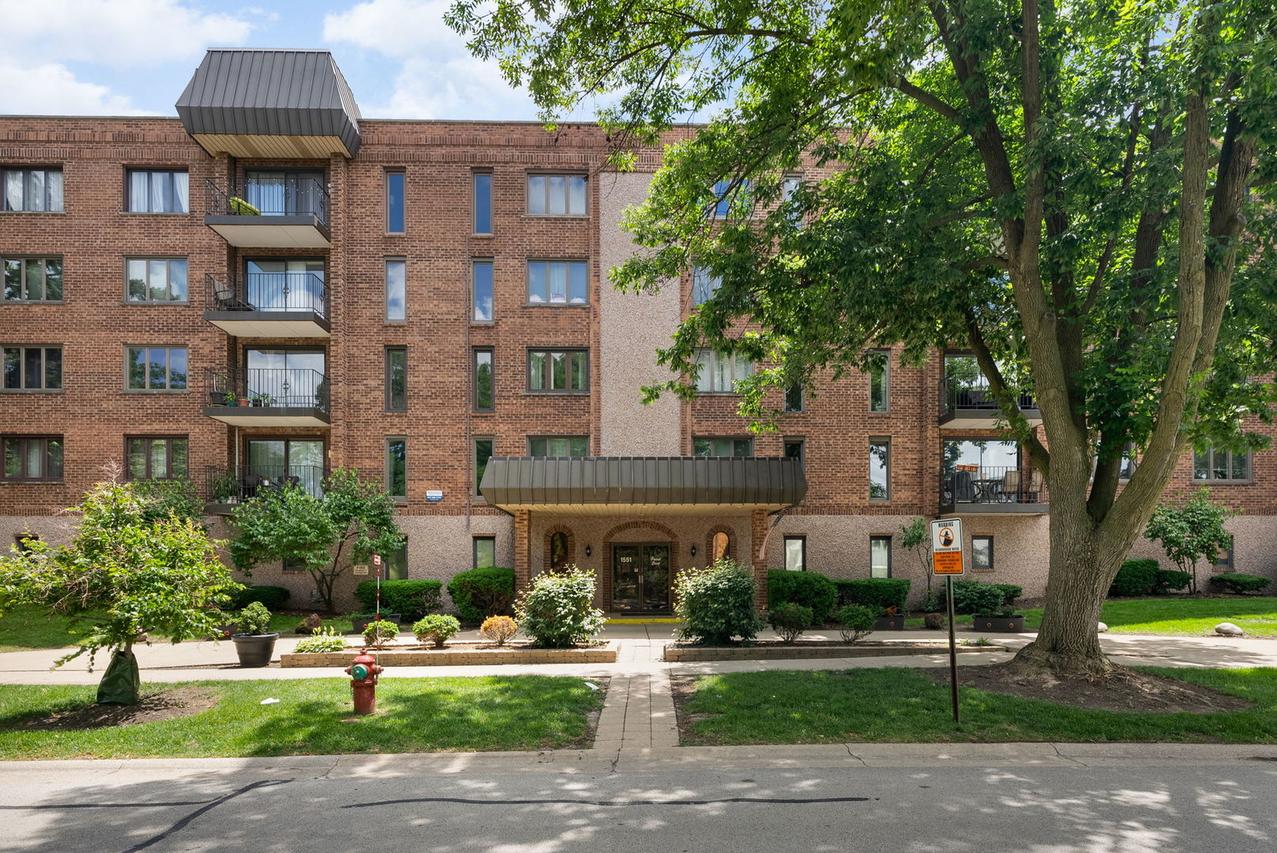 1551 Ashland Ave. #208, Des Plaines, IL 60016