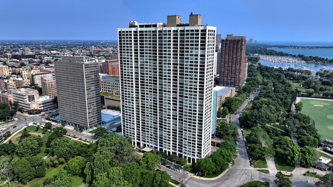 2800 N Lake Shore Dr. #4002, Chicago, IL 60657