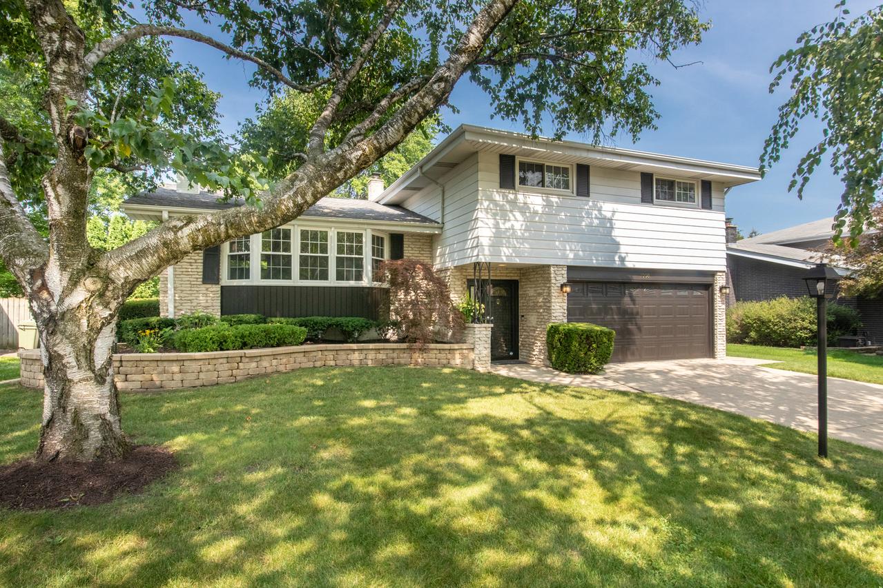 1008 N Newberry Ln., Mount Prospect, IL 60056
