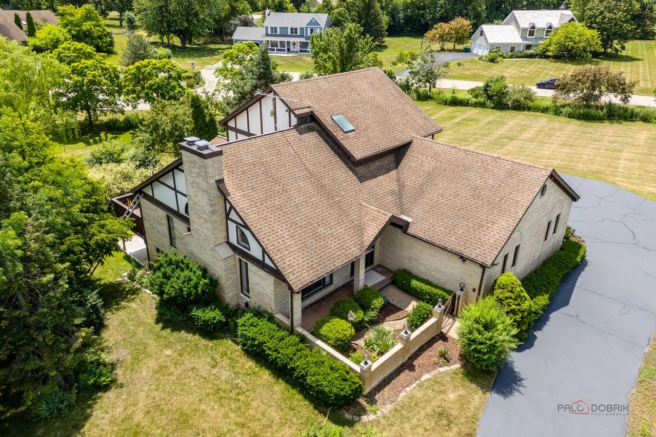 6 Fox Hunt Tr., Hawthorn Woods, IL 60047