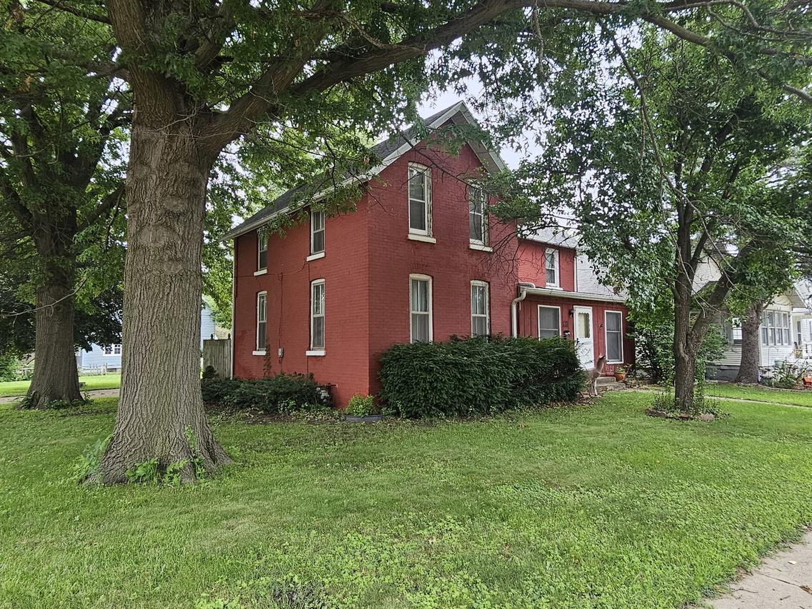 614 W 8th St., Sterling, IL 61081