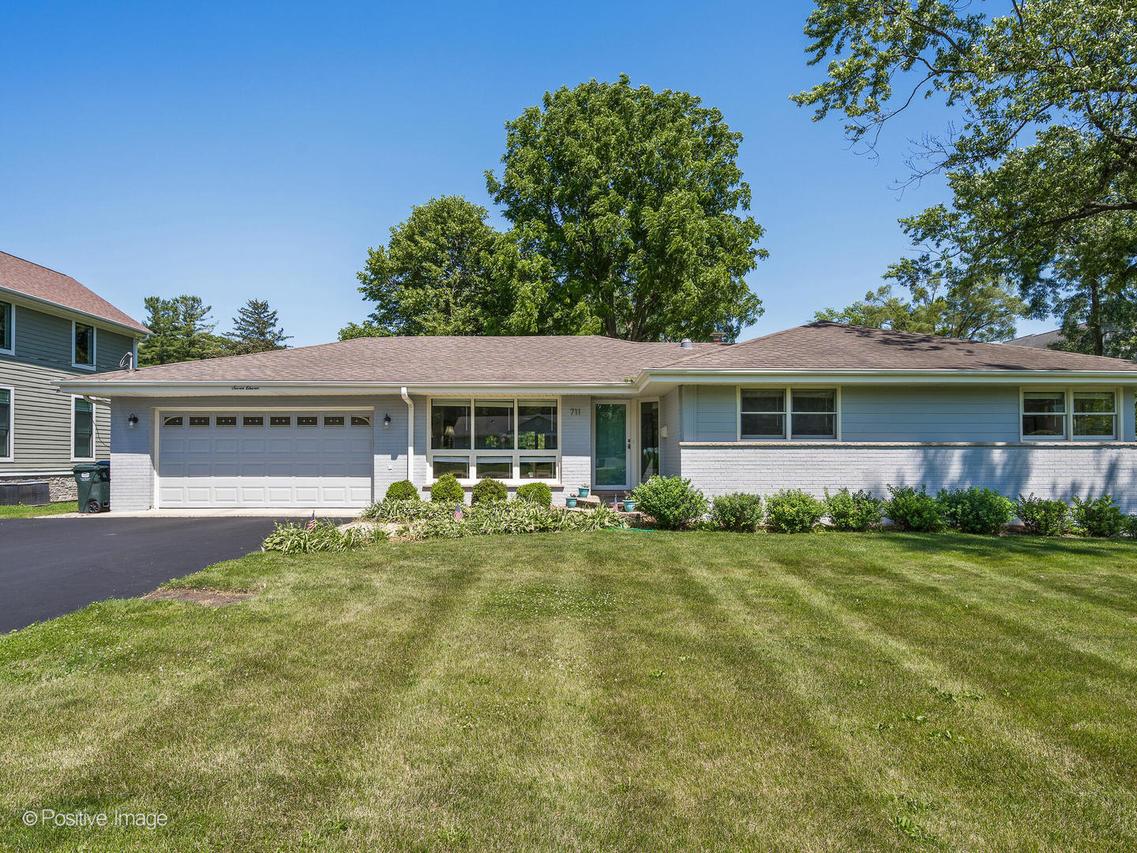 711 Bryant Ave., Barrington, IL 60010