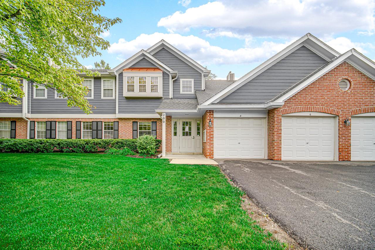 200 Columbia Ct. #5, Schaumburg, IL 60193