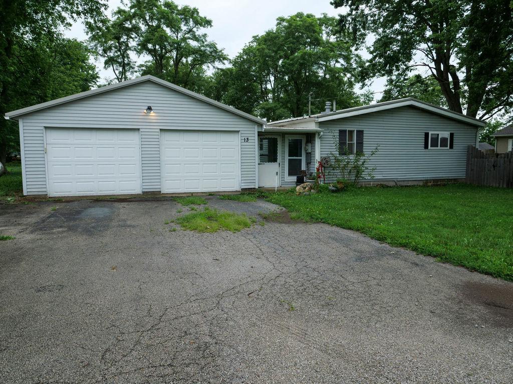 13 Maple Ln., Camargo, IL 61919