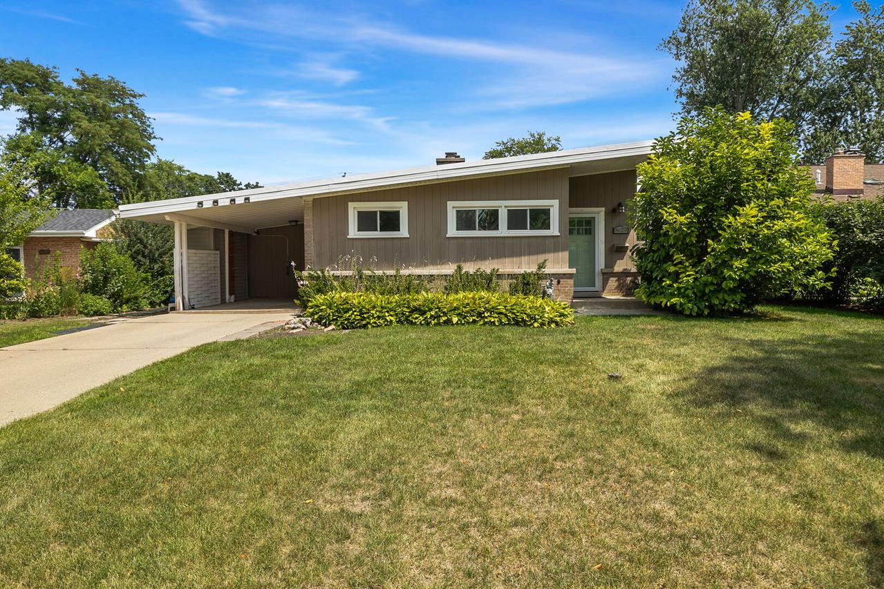 9629 Karlov Ave., Skokie, IL 60076
