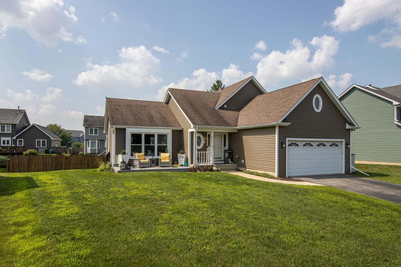 606 Holly Ct., North Aurora, IL 60542