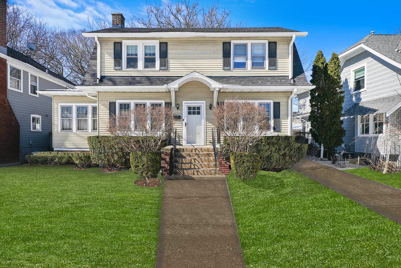 204 N Kensington Ave., La Grange, IL 60525