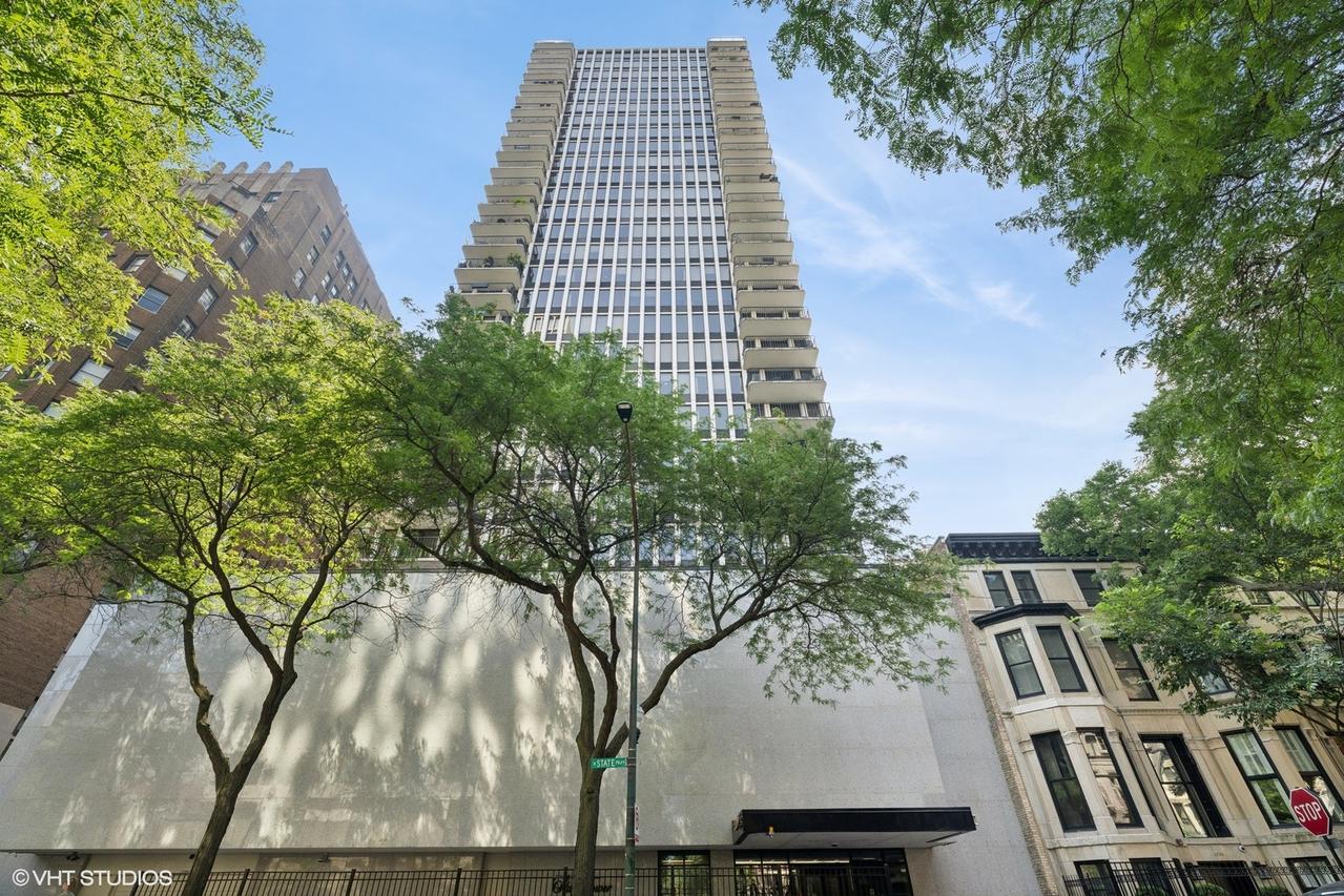 1230 N State Pkwy. #10A, Chicago, IL 60610