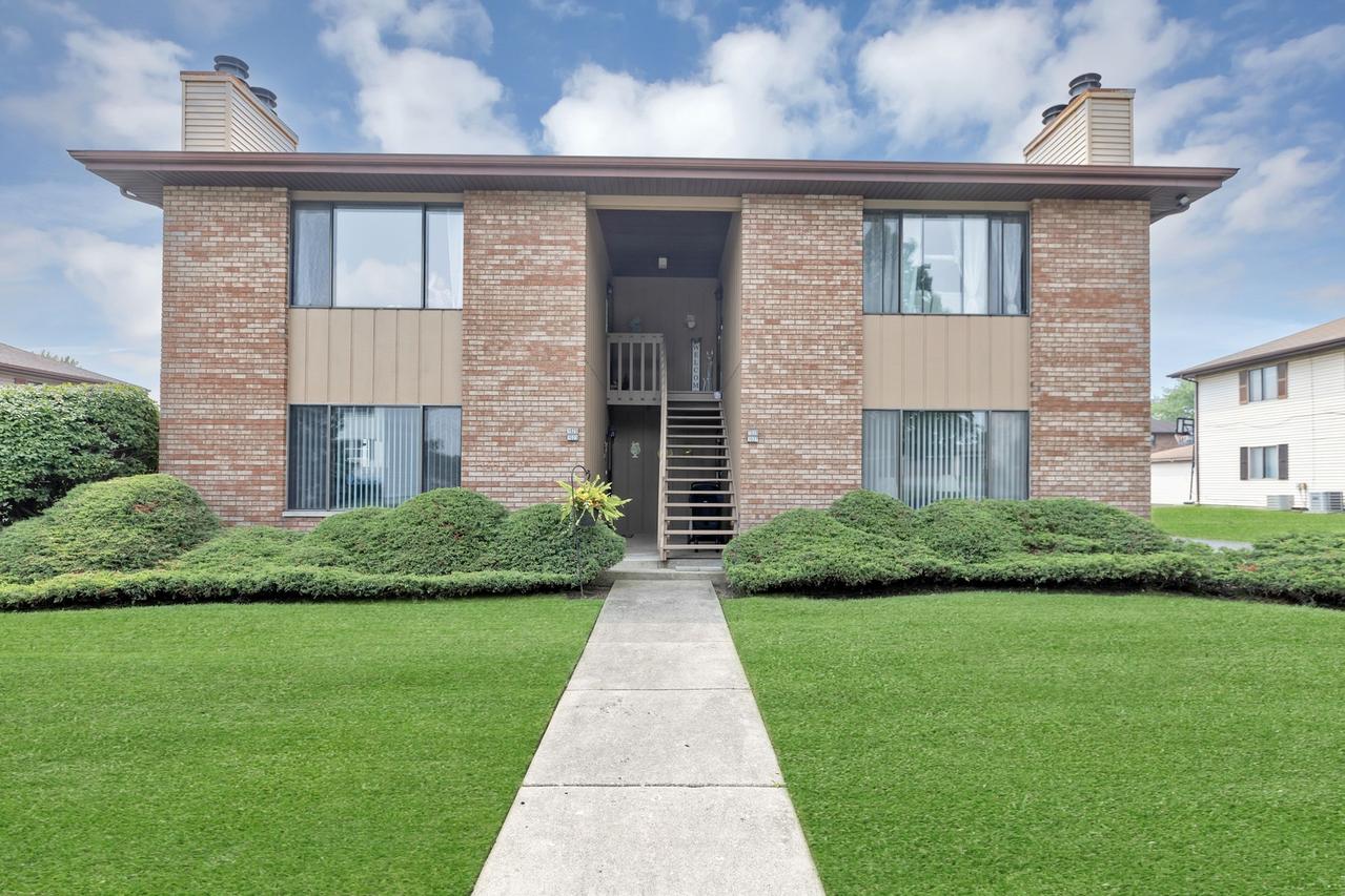 1025 Manchester Ct., South Elgin, IL 60177