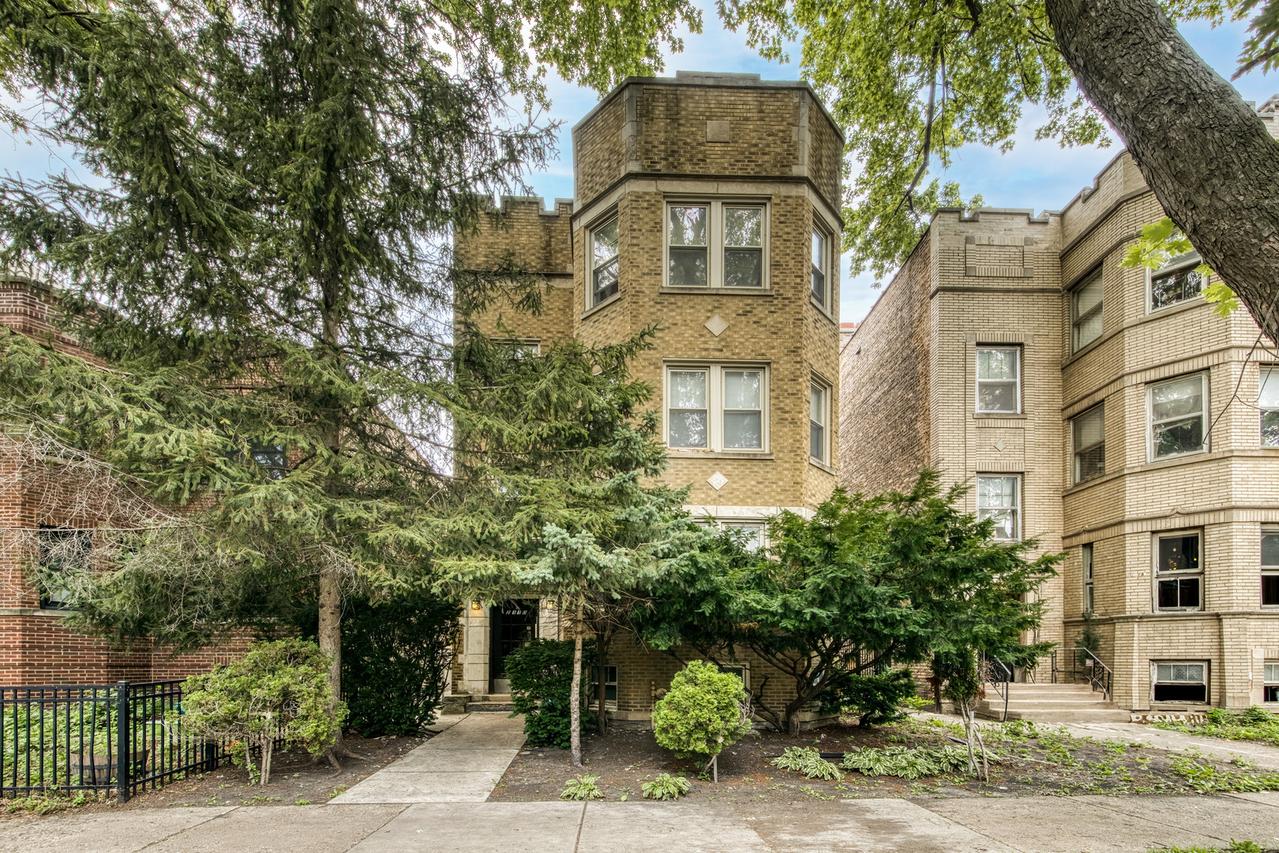 2110 W Arthur Ave., Chicago, IL 60645
