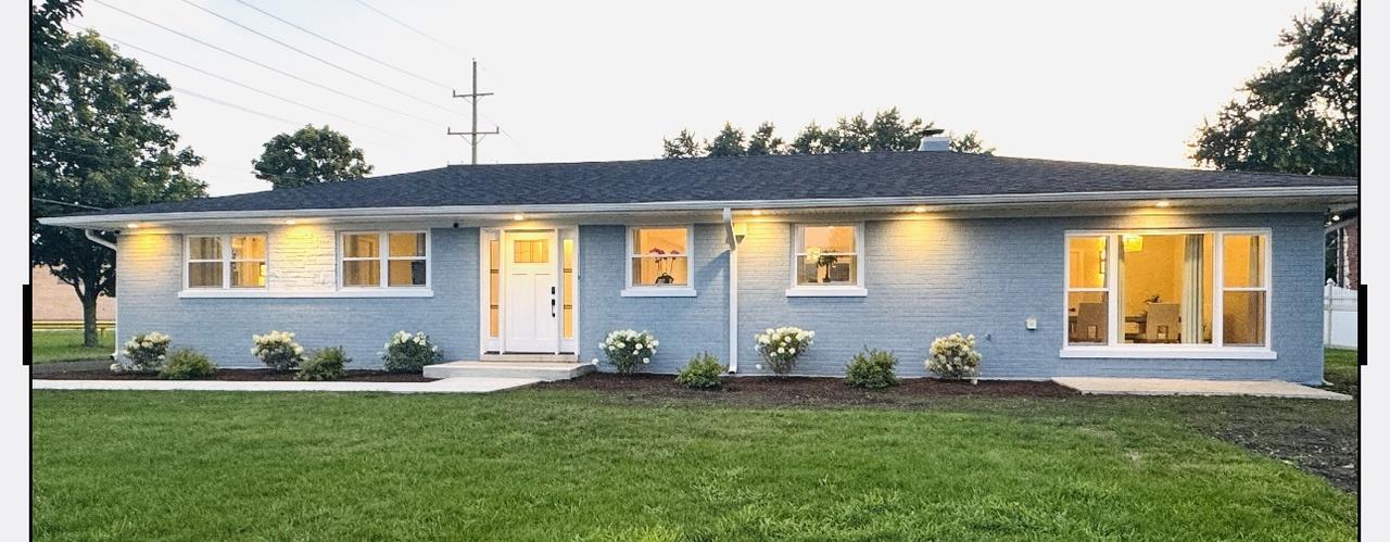860 S 10th Ave., La Grange, IL 60525