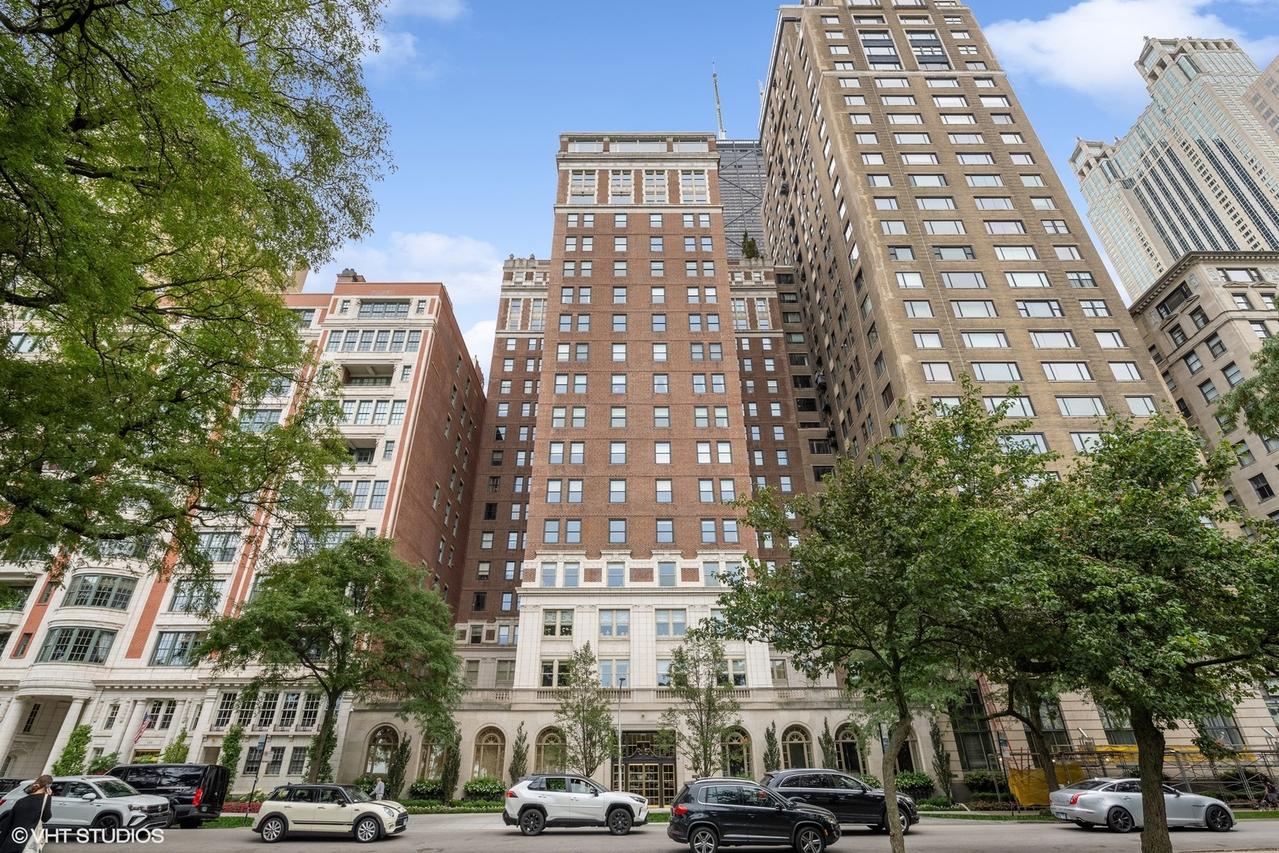 189 E Lake Shore Dr. #15W, Chicago, IL 60611