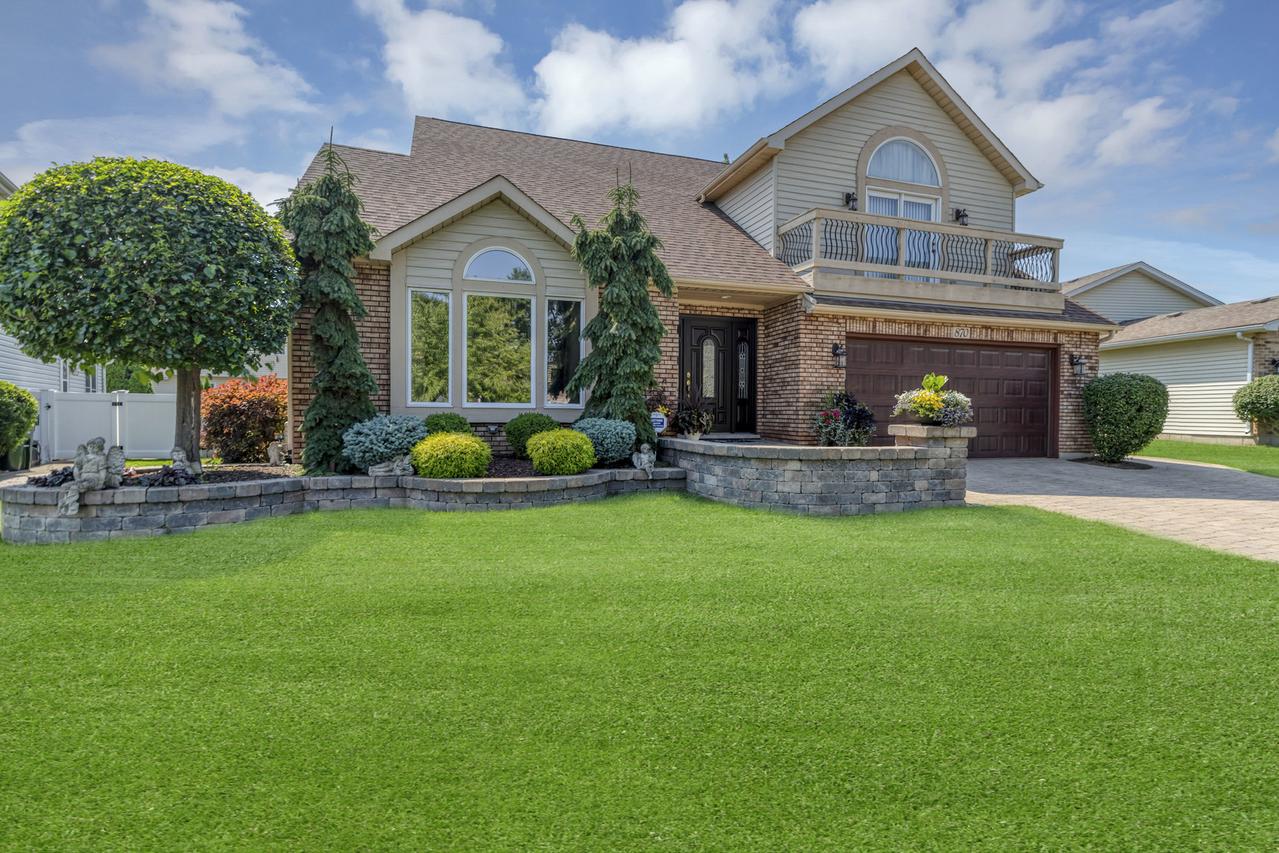 870 Malibu Ct., Carol Stream, IL 60188