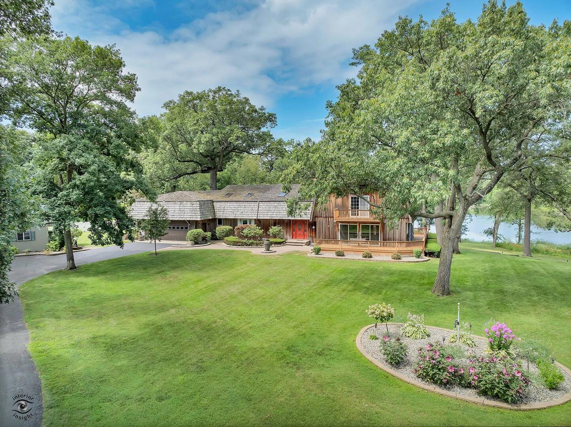864 Ash Dr., St. Anne, IL 60964