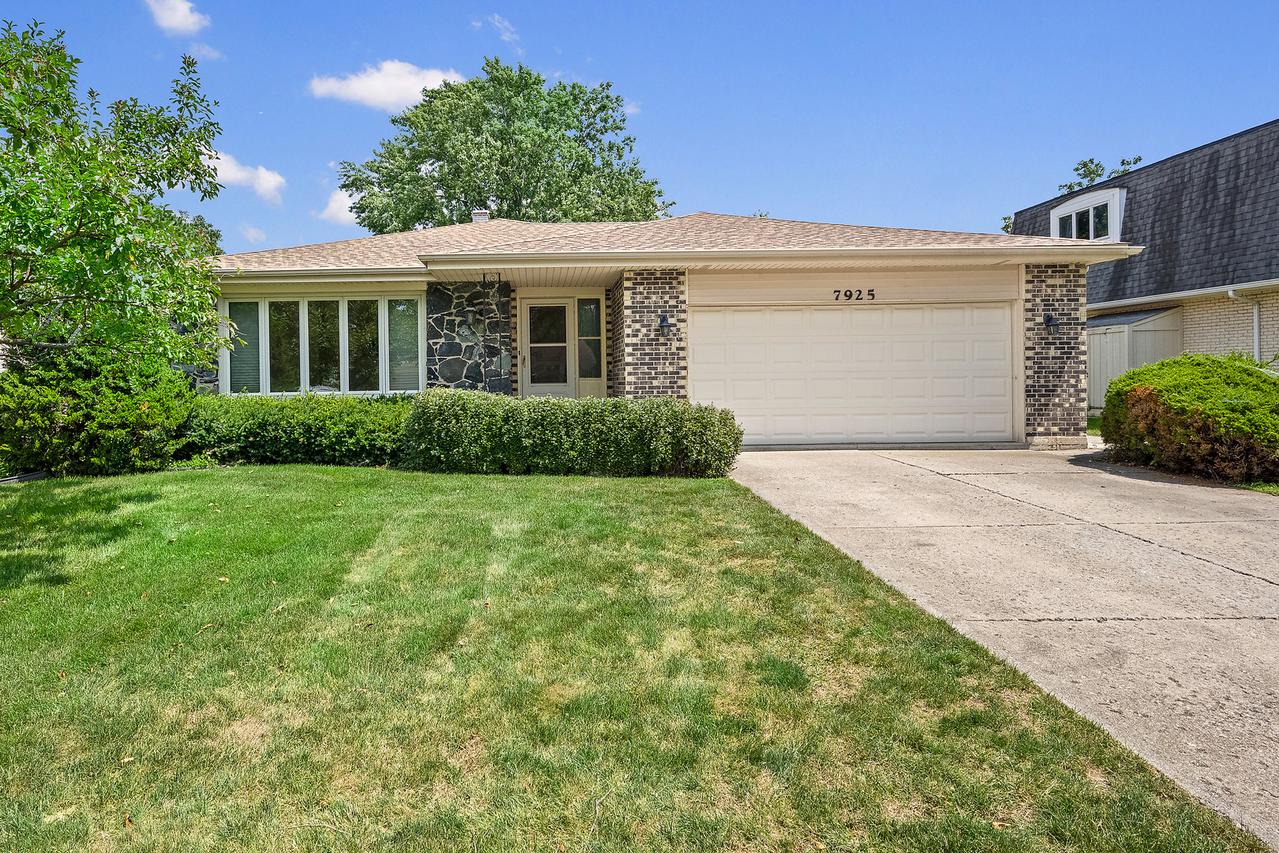 7925 Farmingdale Dr., Darien, IL 60561