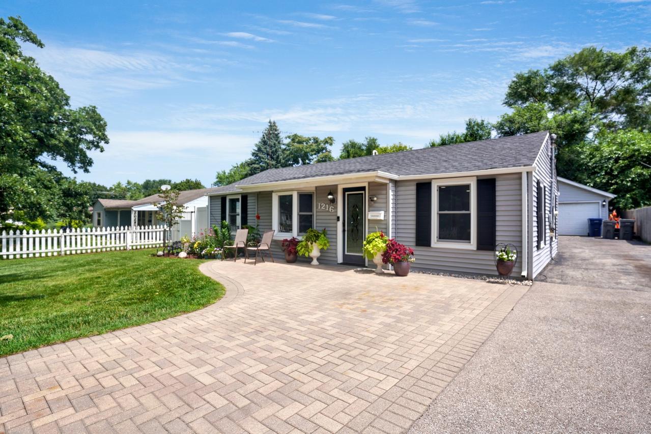1216 Douglas Ave., Montgomery, IL 60538