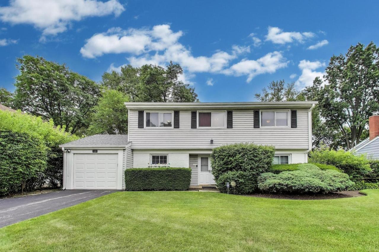 1519 Dartmouth Ln., Deerfield, IL 60015