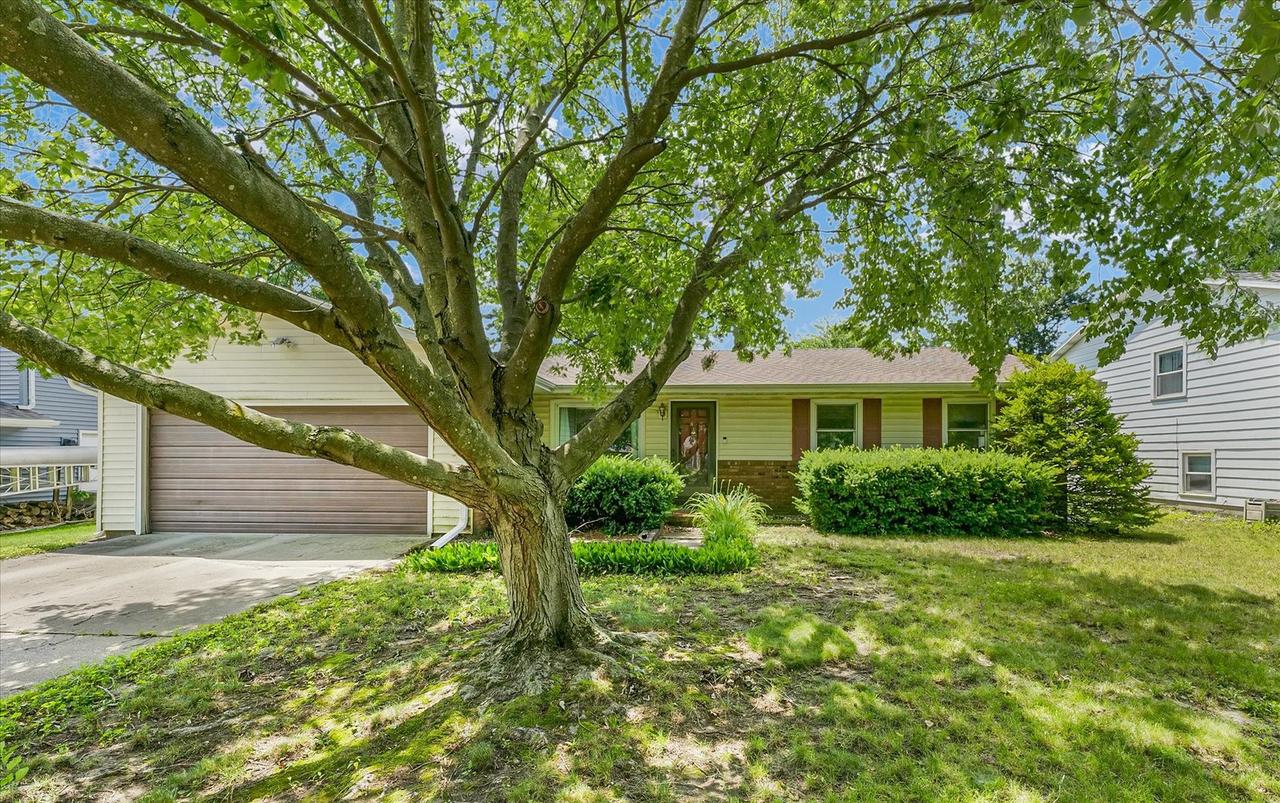 2207 Aspen Dr., Champaign, IL 61821