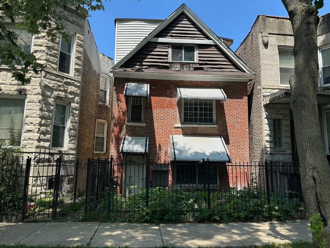 3830 W Fillmore St., Chicago, IL 60624