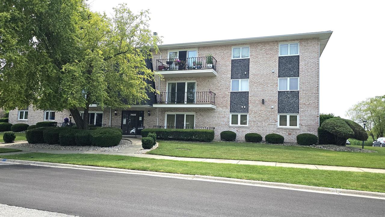 7405 Tiffany Dr. #2SW, Orland Park, IL 60462