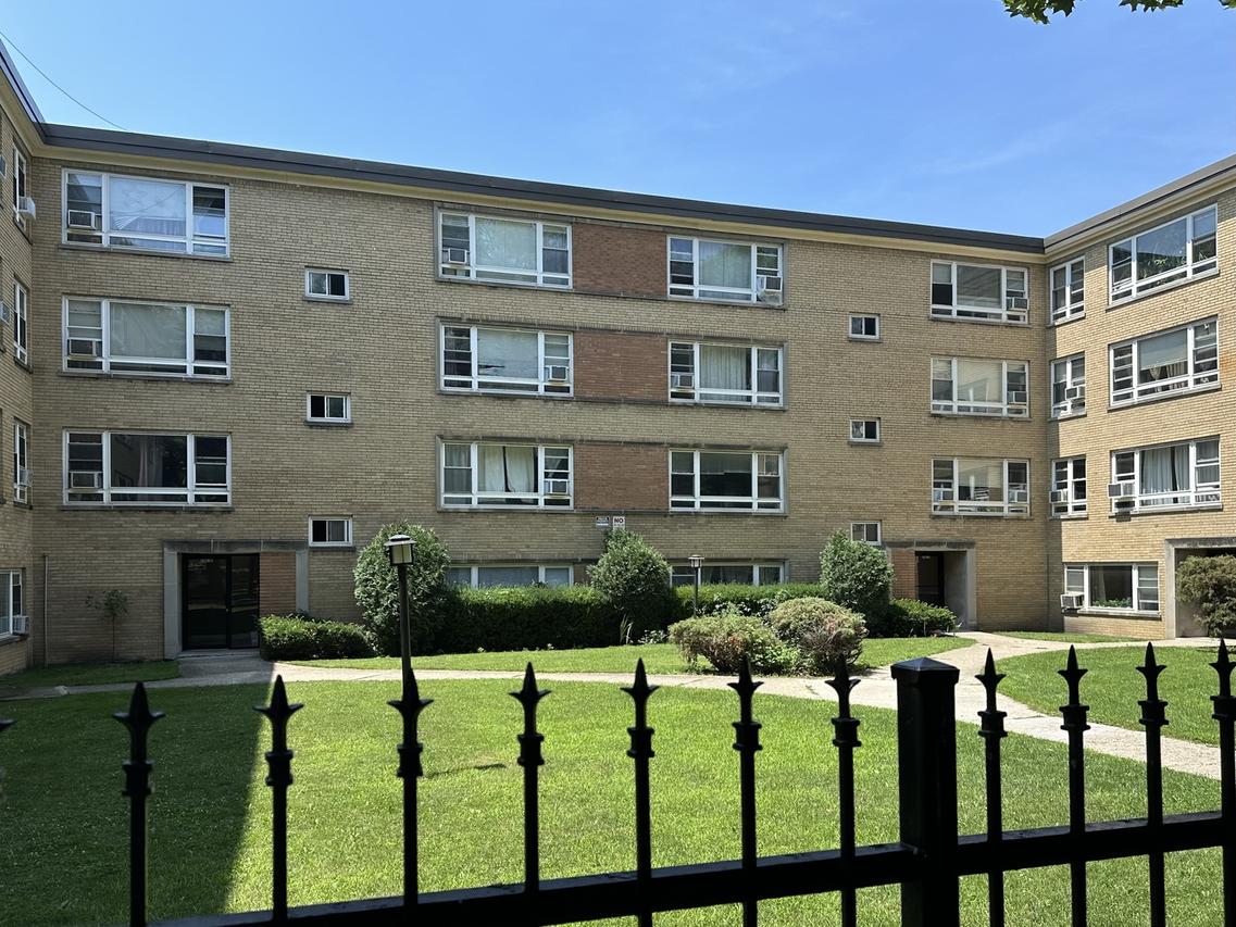 6108 N Damen Ave. #1E, Chicago, IL 60659