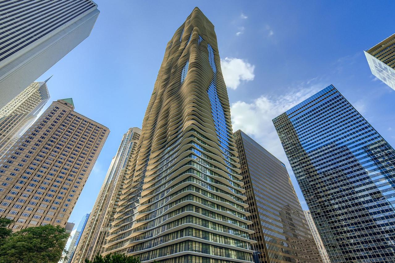 225 N Columbus Dr. #6106, Chicago, IL 60601