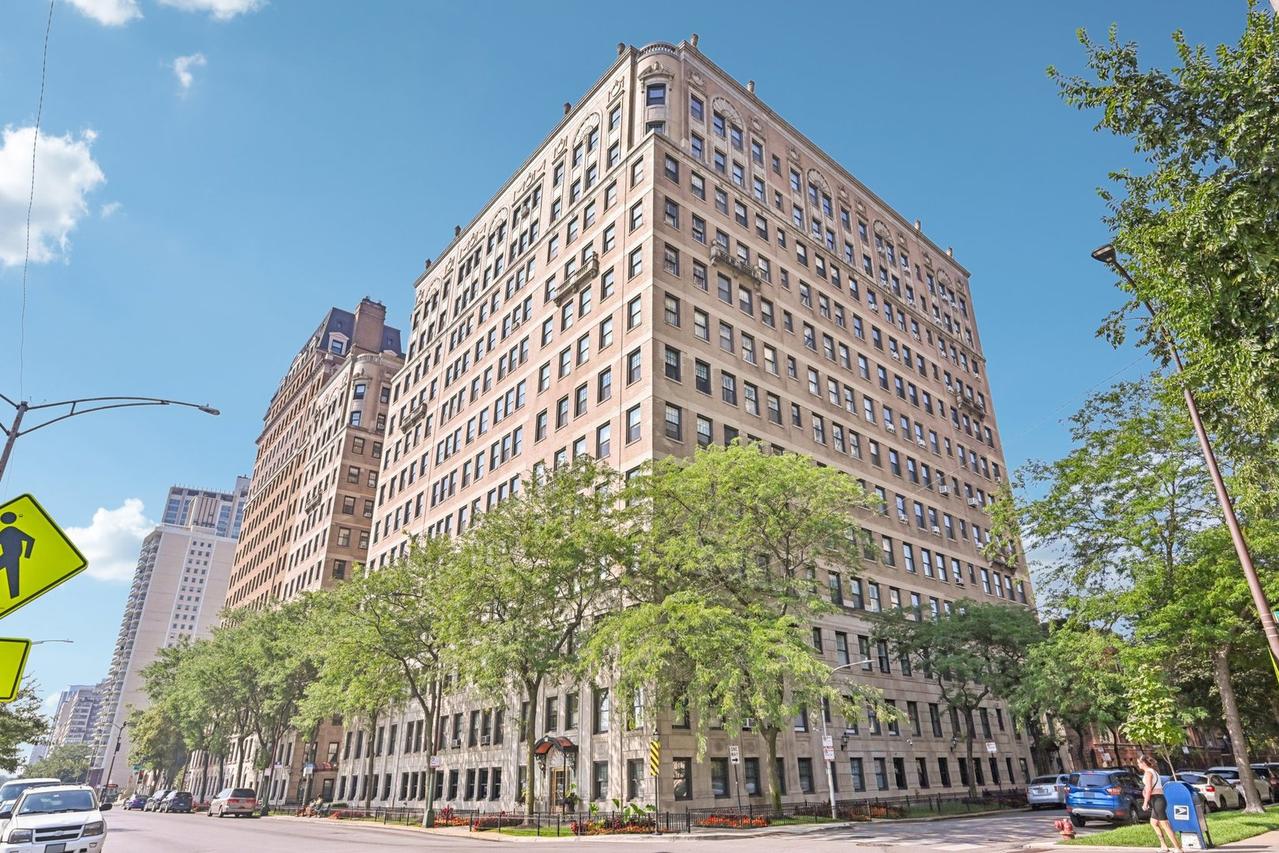 3520 N Lake Shore Dr. #9E, Chicago, IL 60657