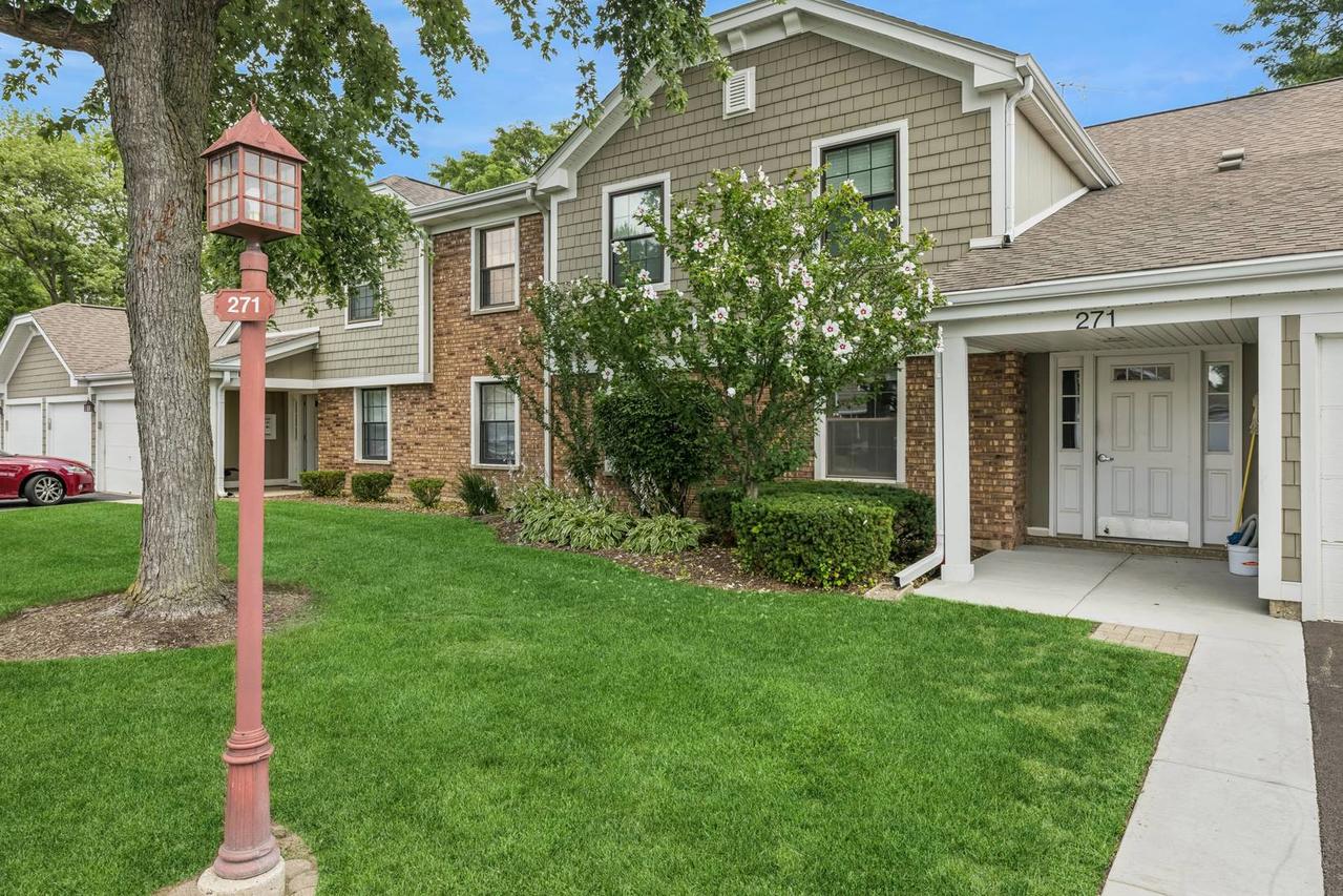 271 Middlebury Ct. #C1, Schaumburg, IL 60193