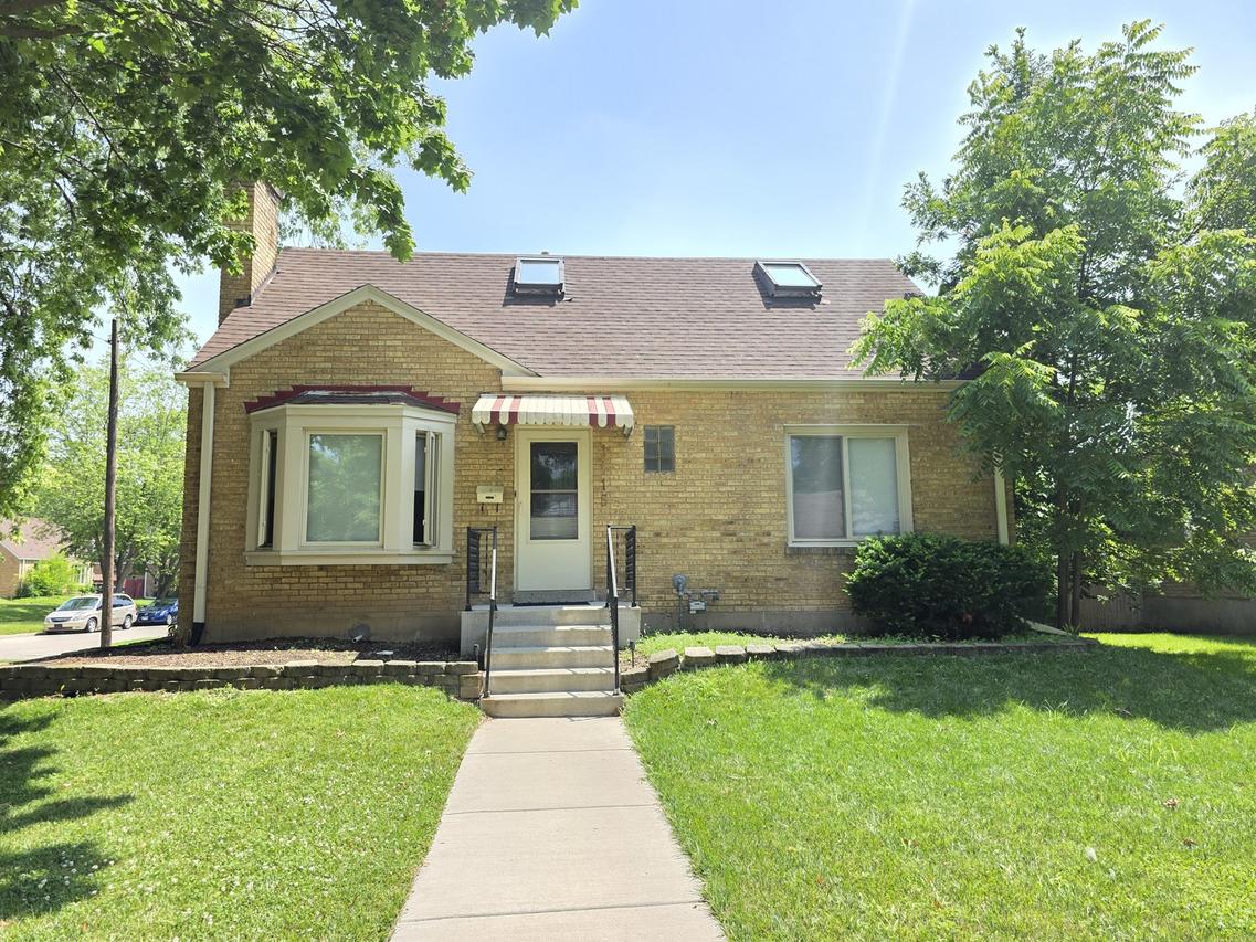 1115 Glenwood Ave., Waukegan, IL 60085