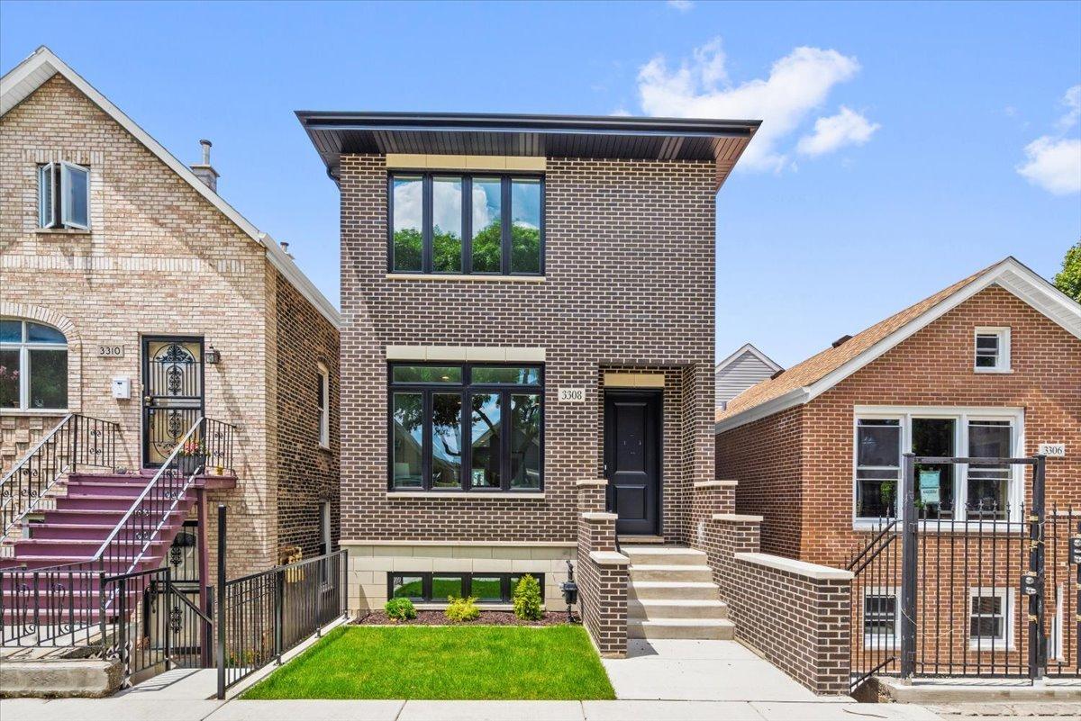 3308 S Leavitt St., Chicago, IL 60608