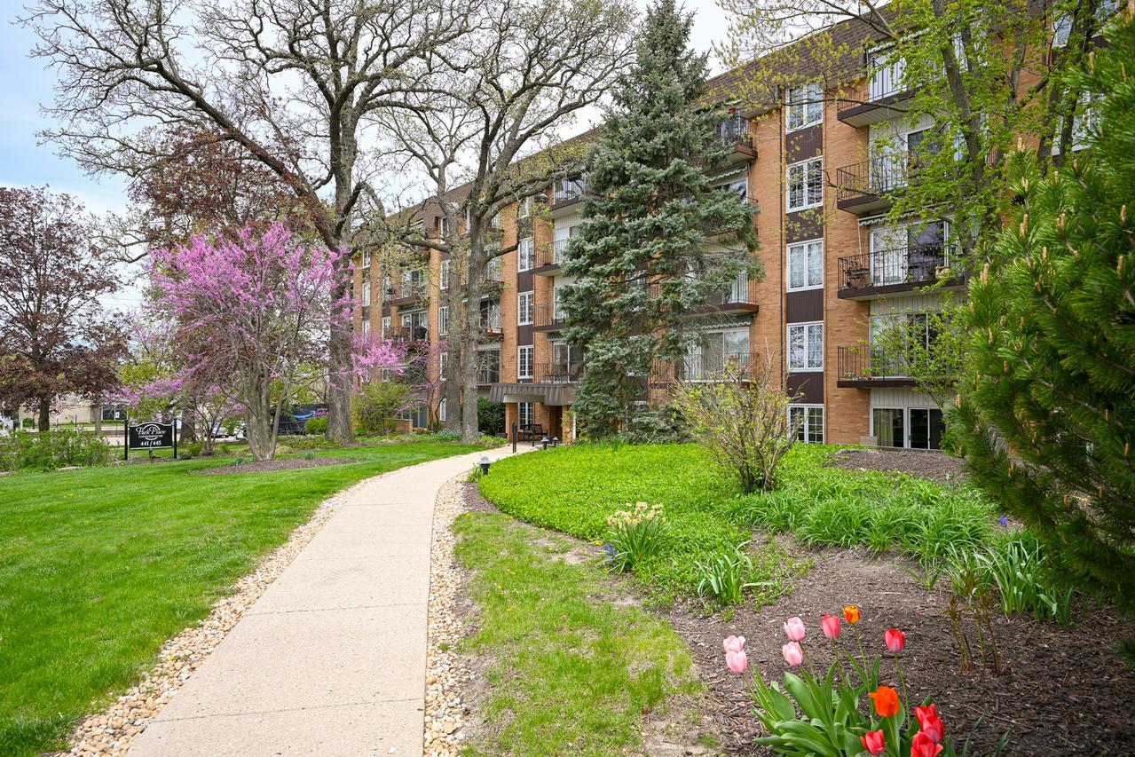441 Park Blvd. #3I, Glen Ellyn, IL 60137