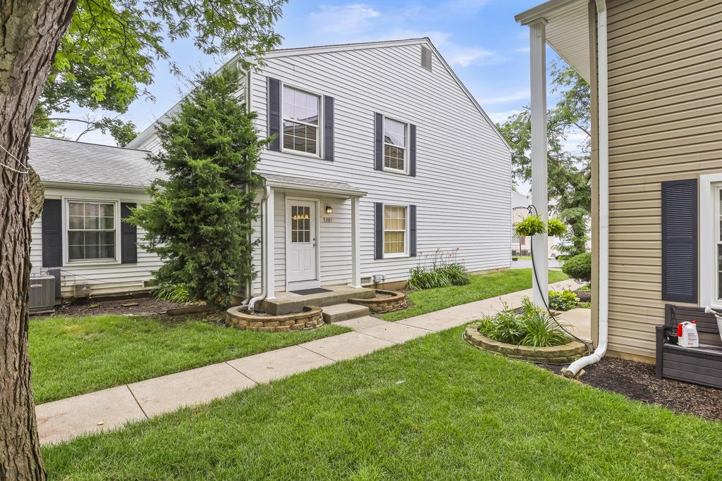 418 James Ct. #B, Glendale Heights, IL 60139