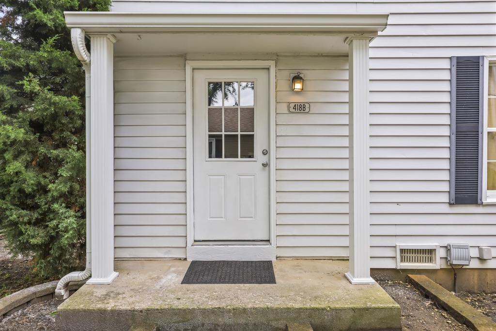 418 James Ct. #B, Glendale Heights, IL 60139