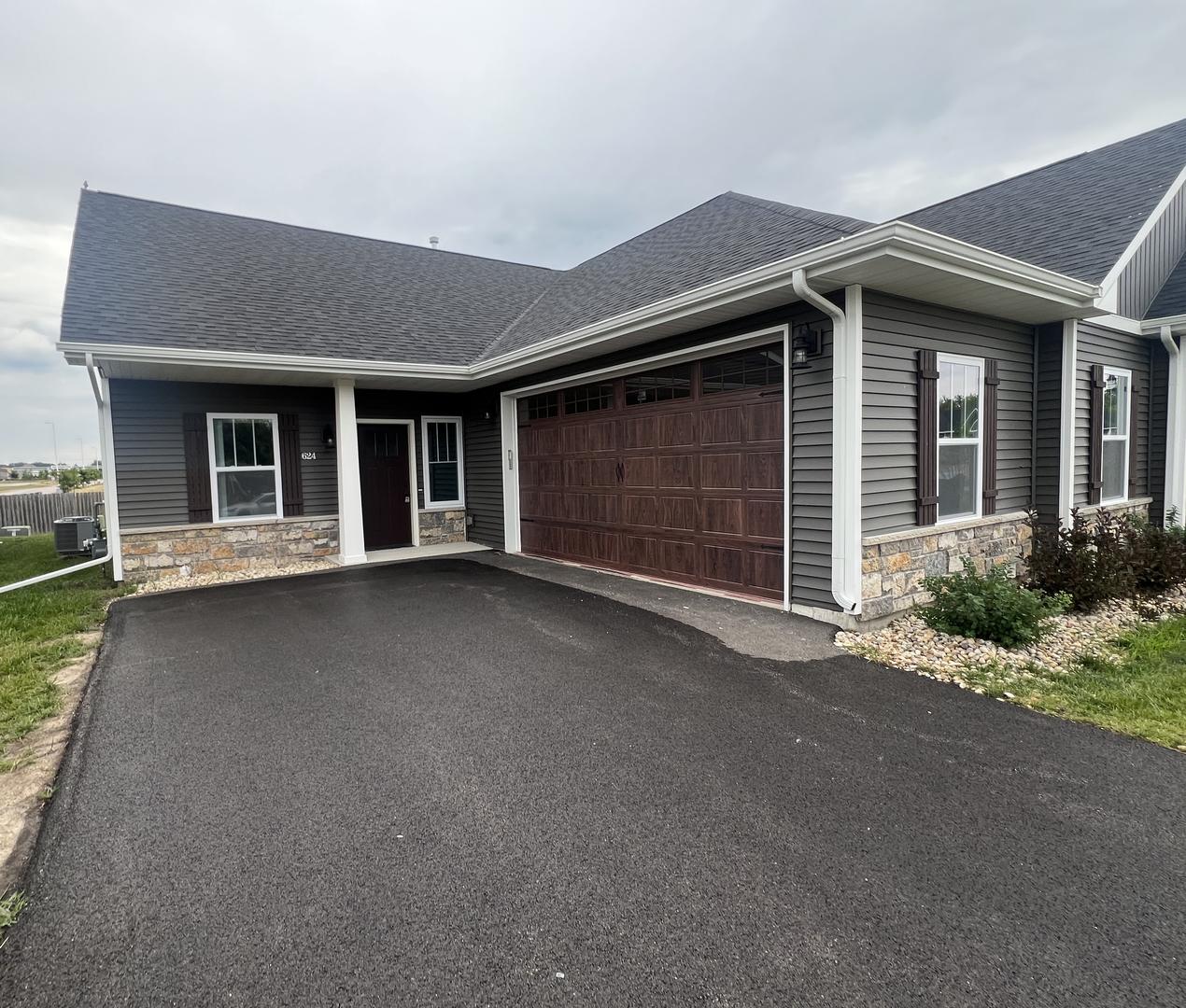 624 Anjali Ct. #L, Sycamore, IL 60178