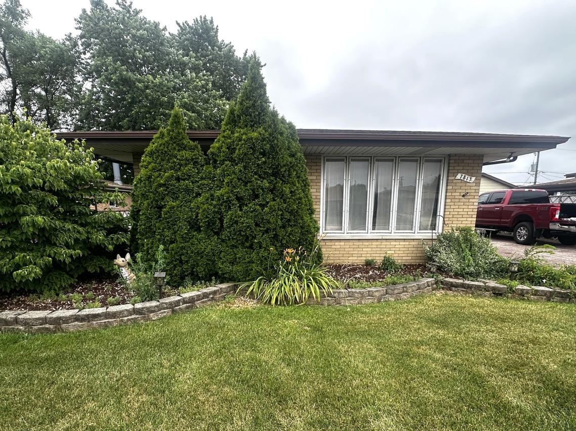 7813 W 80th St., Bridgeview, IL 60455