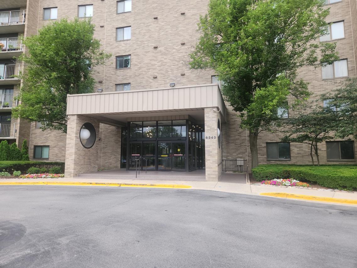 6340 Americana Dr. #507, Willowbrook, IL 60527
