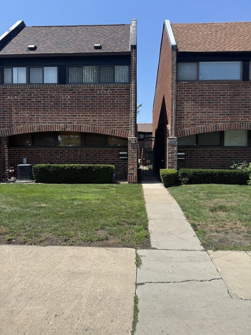 916 S May St., Chicago, IL 60607