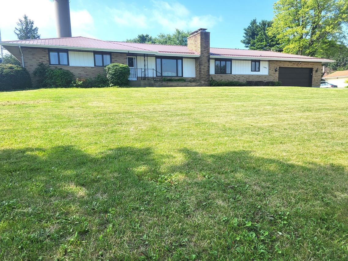 1003 N 4th St., Ashton, IL 61006