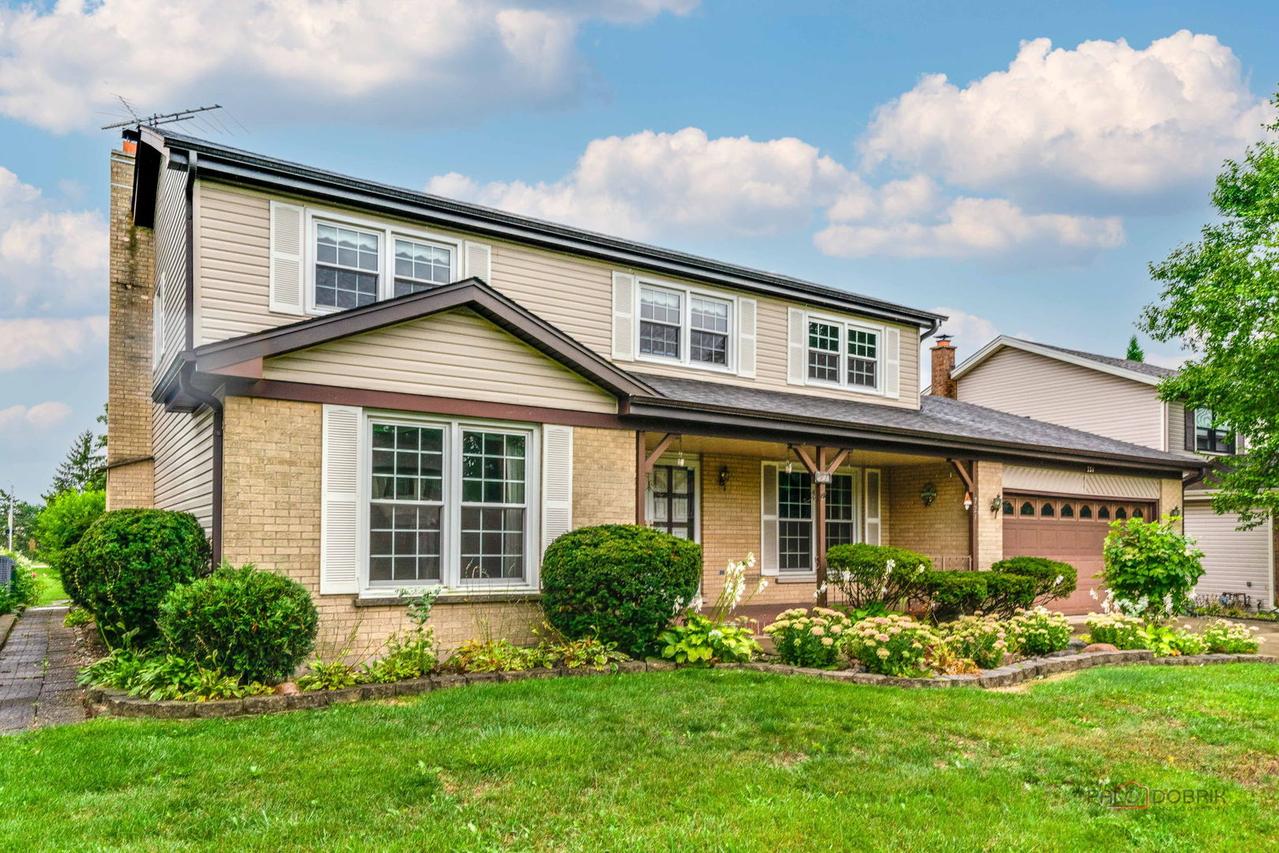 721 Stratford Dr., Schaumburg, IL 60193