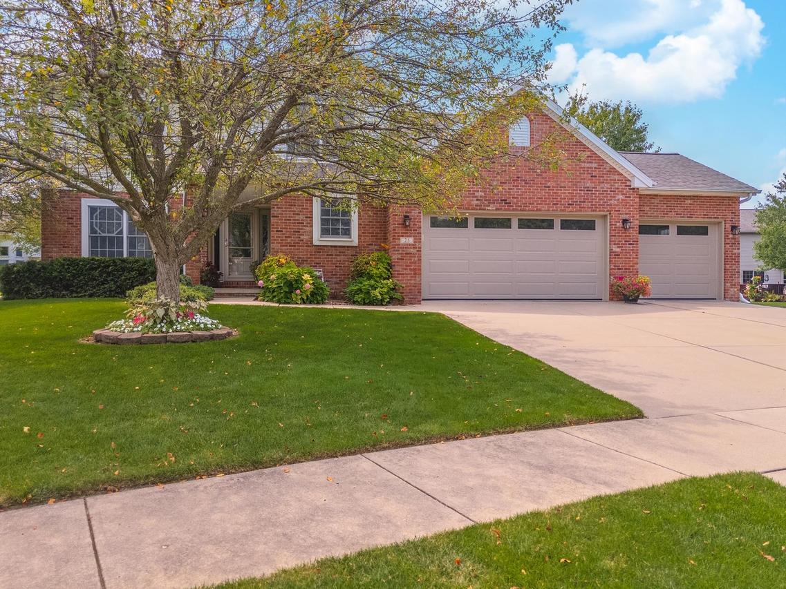 25 Brunton Ct., Bloomington, IL 61704