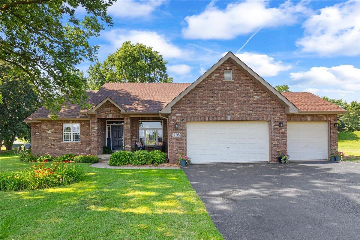 905 Tall Grass Ct., Somonauk, IL 60552