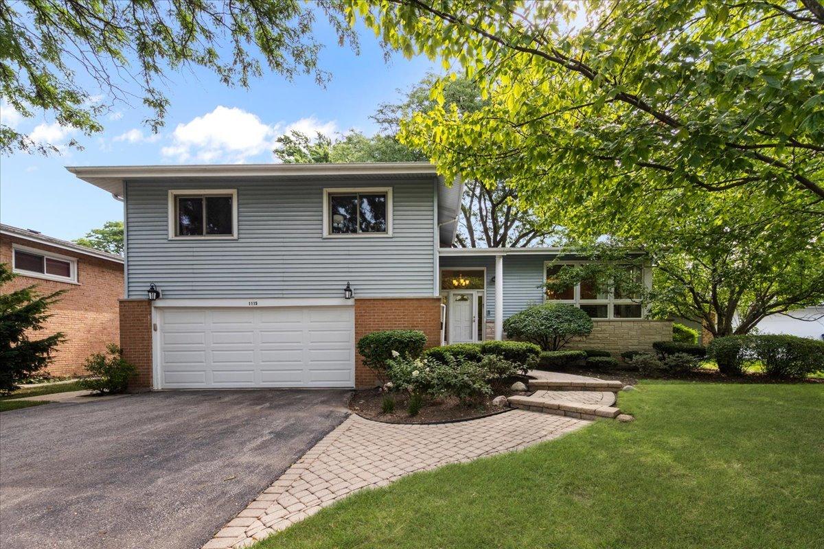 1115 Kenton Rd., Deerfield, IL 60015