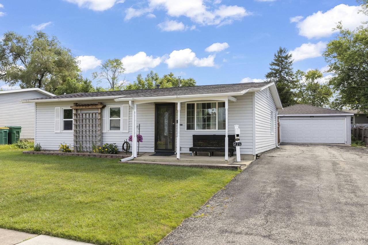 426 Holden Ave., Romeoville, IL 60446